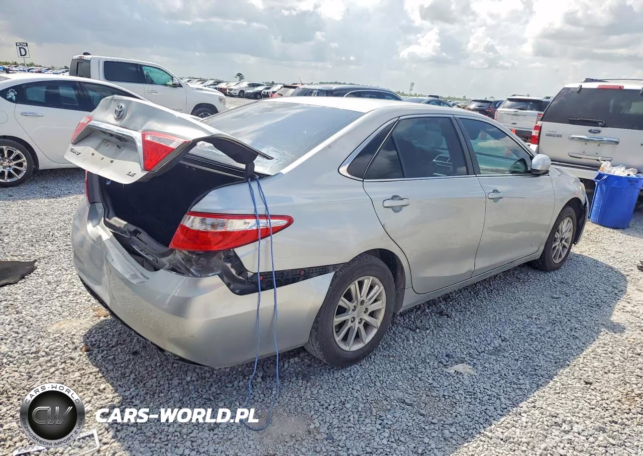 2016 Toyota Camry Le VIN:4T4BF1FK9GR584473 - 3