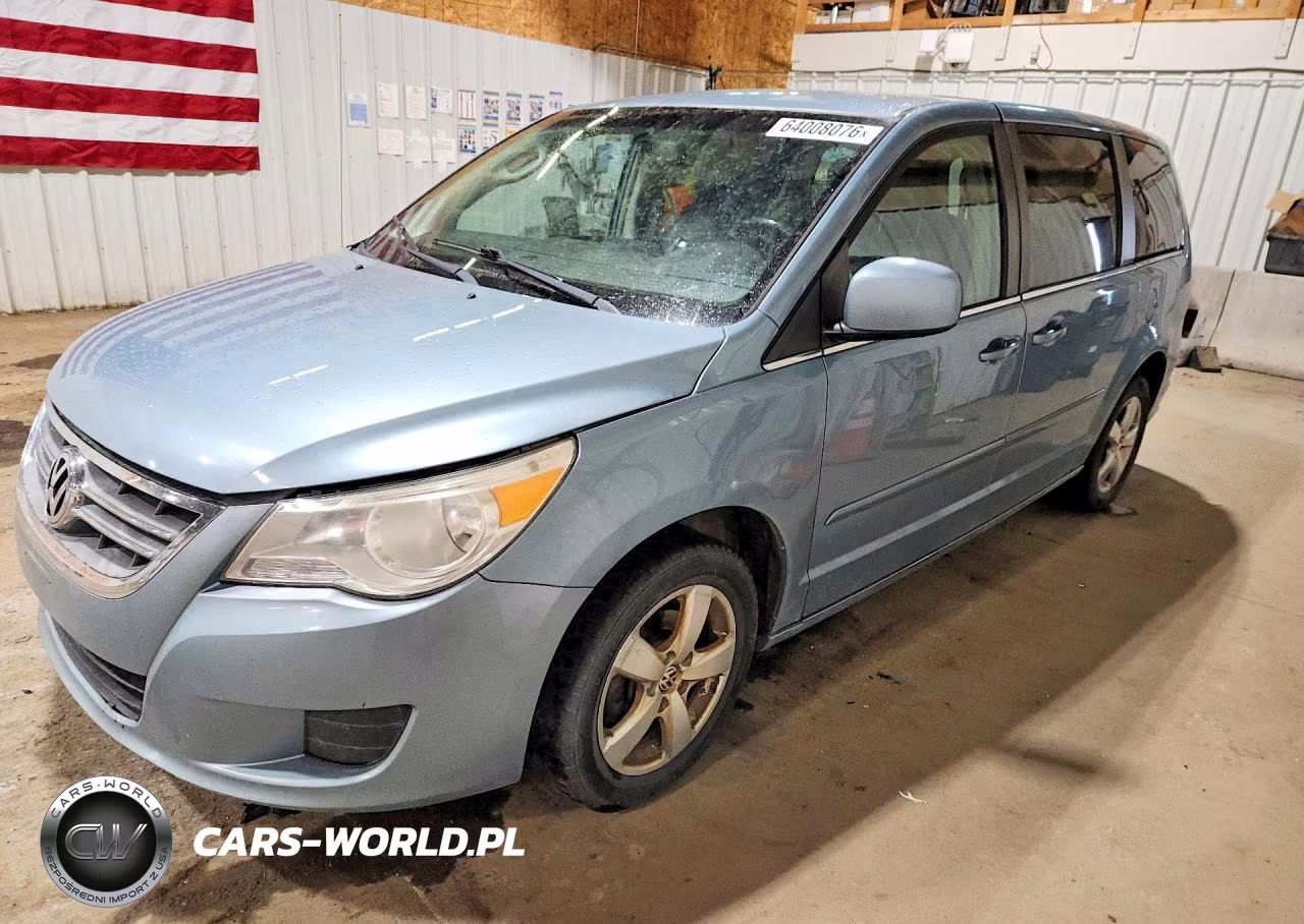 2010 Volkswagen Routan Se