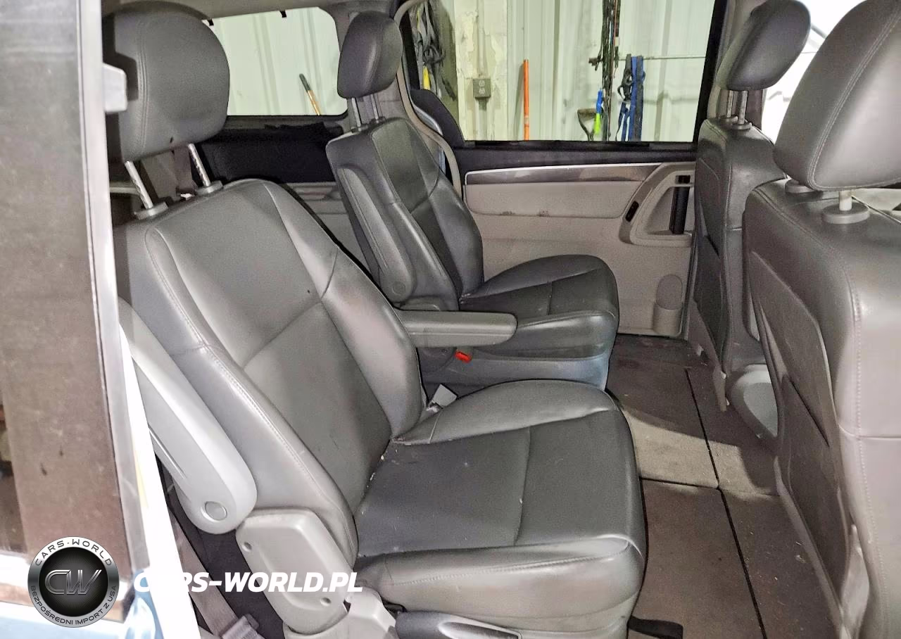 2010 Volkswagen Routan Se VIN:2V4RW3D18AR236967 - 11
