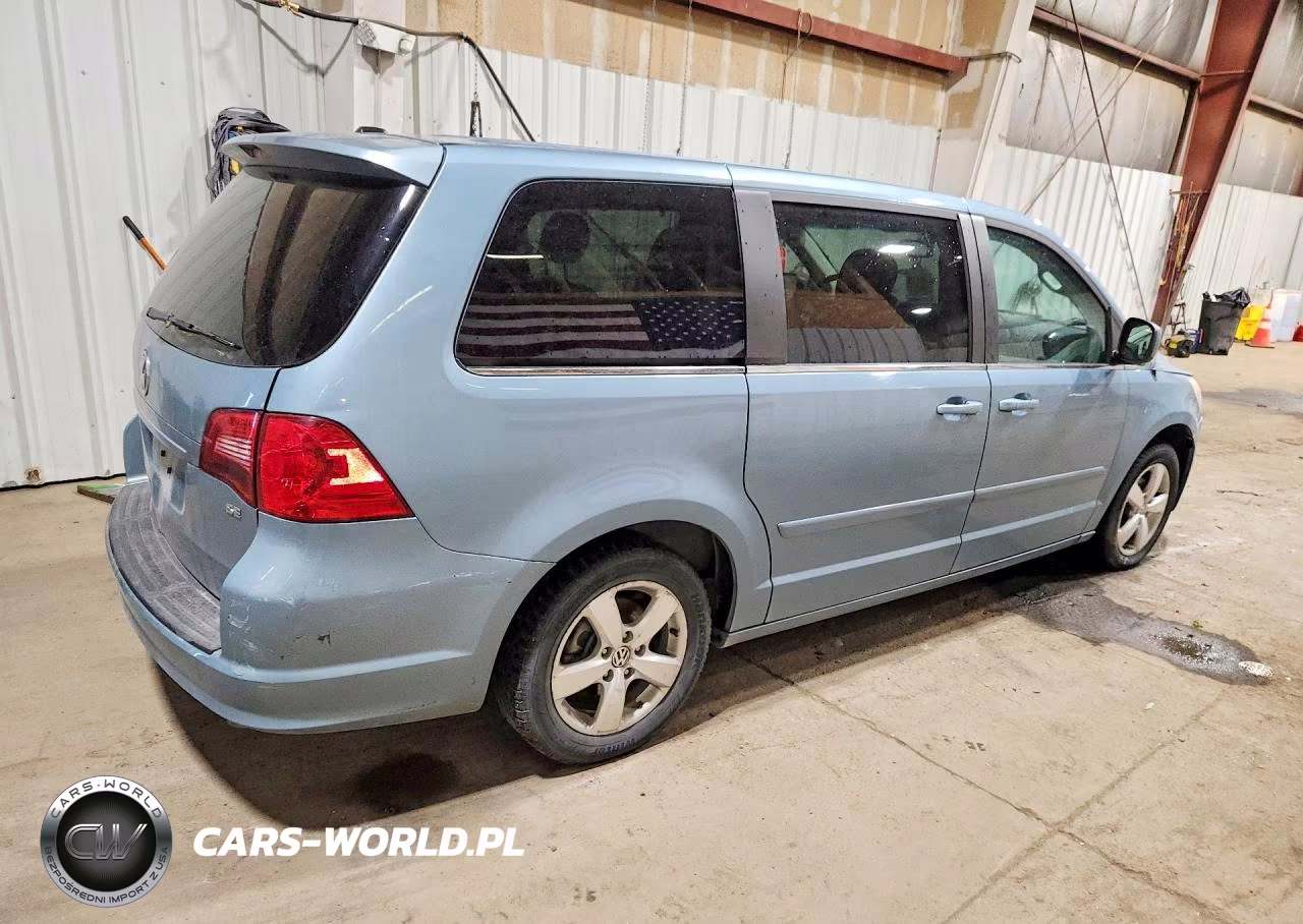 2010 Volkswagen Routan Se VIN:2V4RW3D18AR236967 - 3