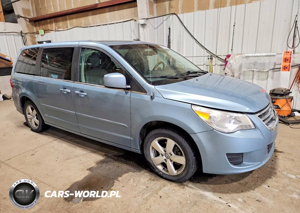 2010 Volkswagen Routan Se VIN:2V4RW3D18AR236967 - 4