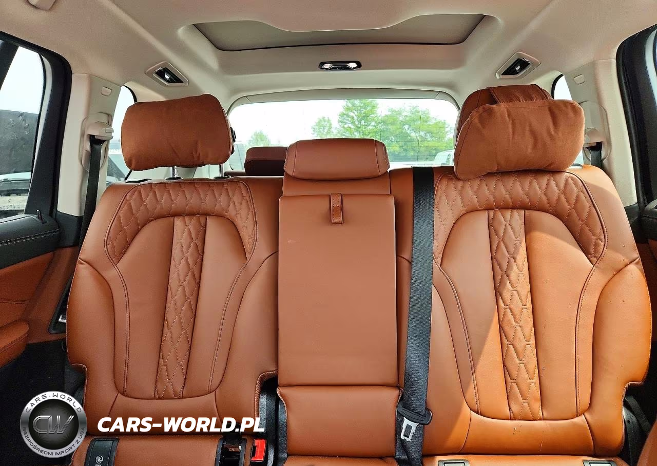 2025 BMW X7 xDrive40I VIN:5UX23EM03S9Z99752 - 10