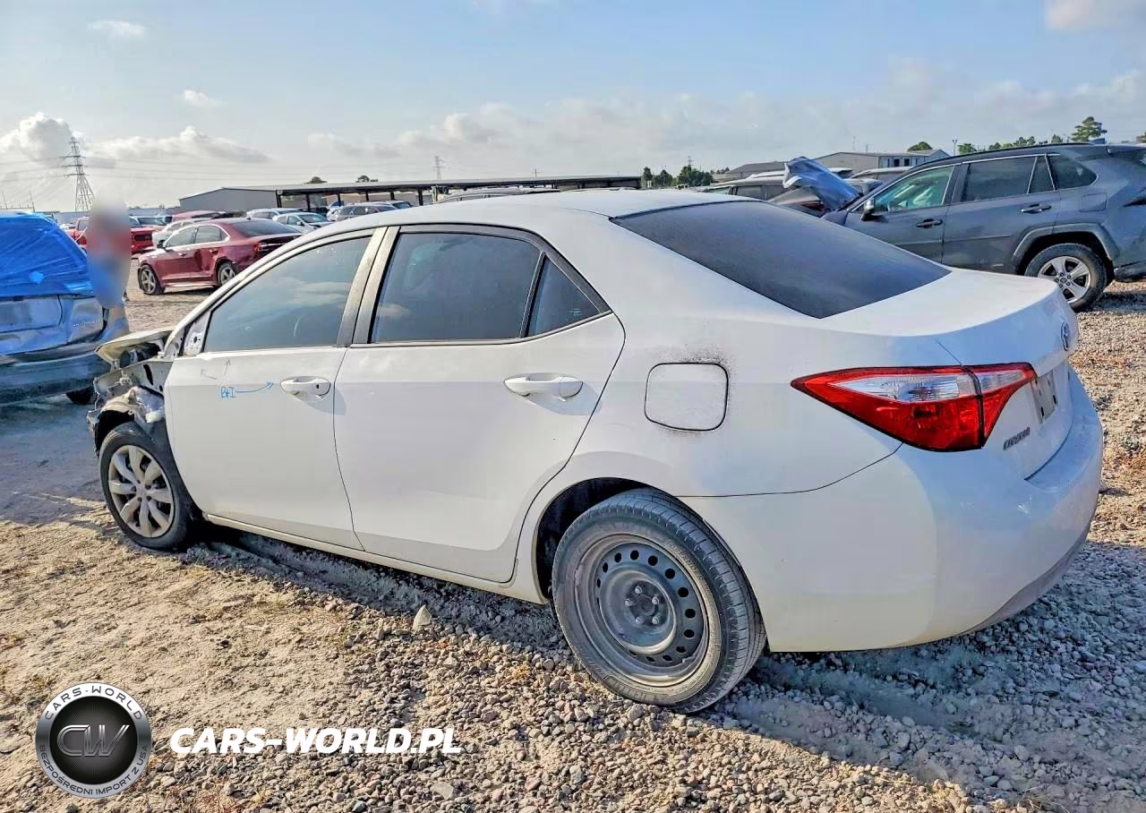 2015 Toyota Corolla Le VIN:2T1BURHE1FC332352 - 3