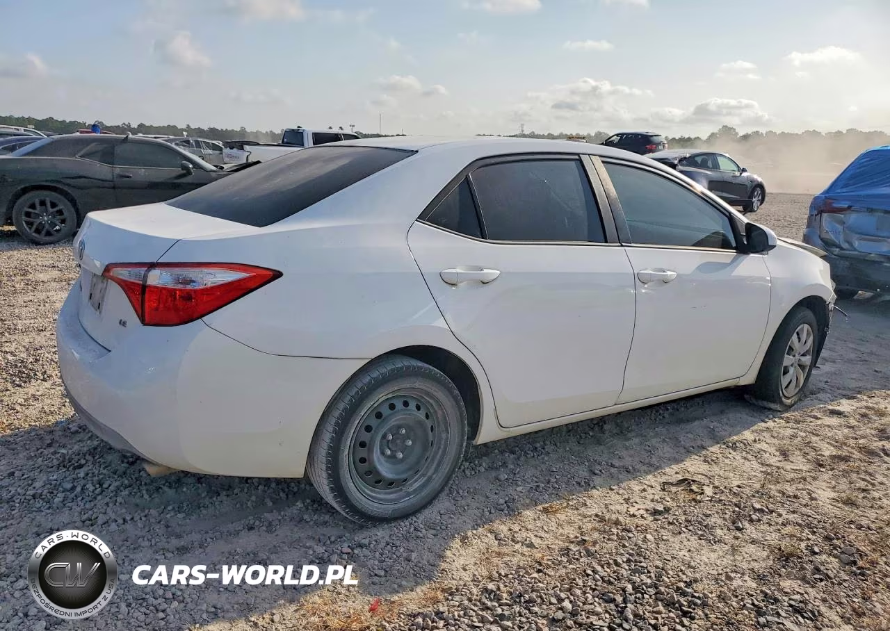 2015 Toyota Corolla Le VIN:2T1BURHE1FC332352 - 4