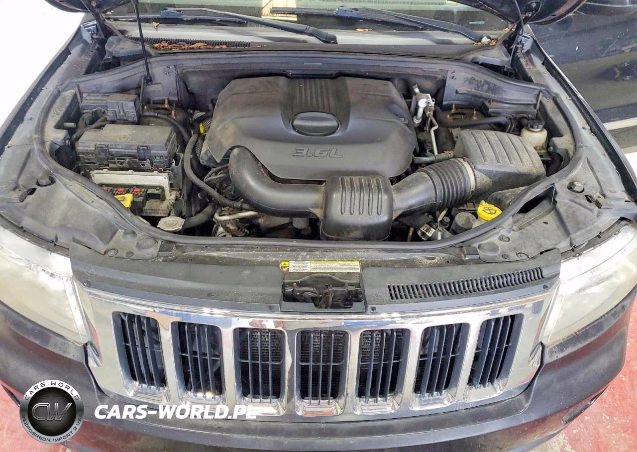 2011 Jeep Grand Cherokee Laredo VIN:1J4RR4GG1BC570933 - 11
