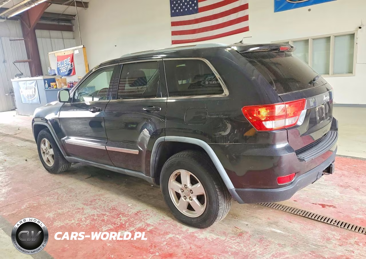 2011 Jeep Grand Cherokee Laredo VIN:1J4RR4GG1BC570933 - 2