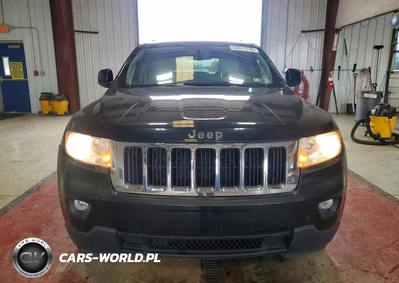 2011 Jeep Grand Cherokee Laredo VIN:1J4RR4GG1BC570933 - 5