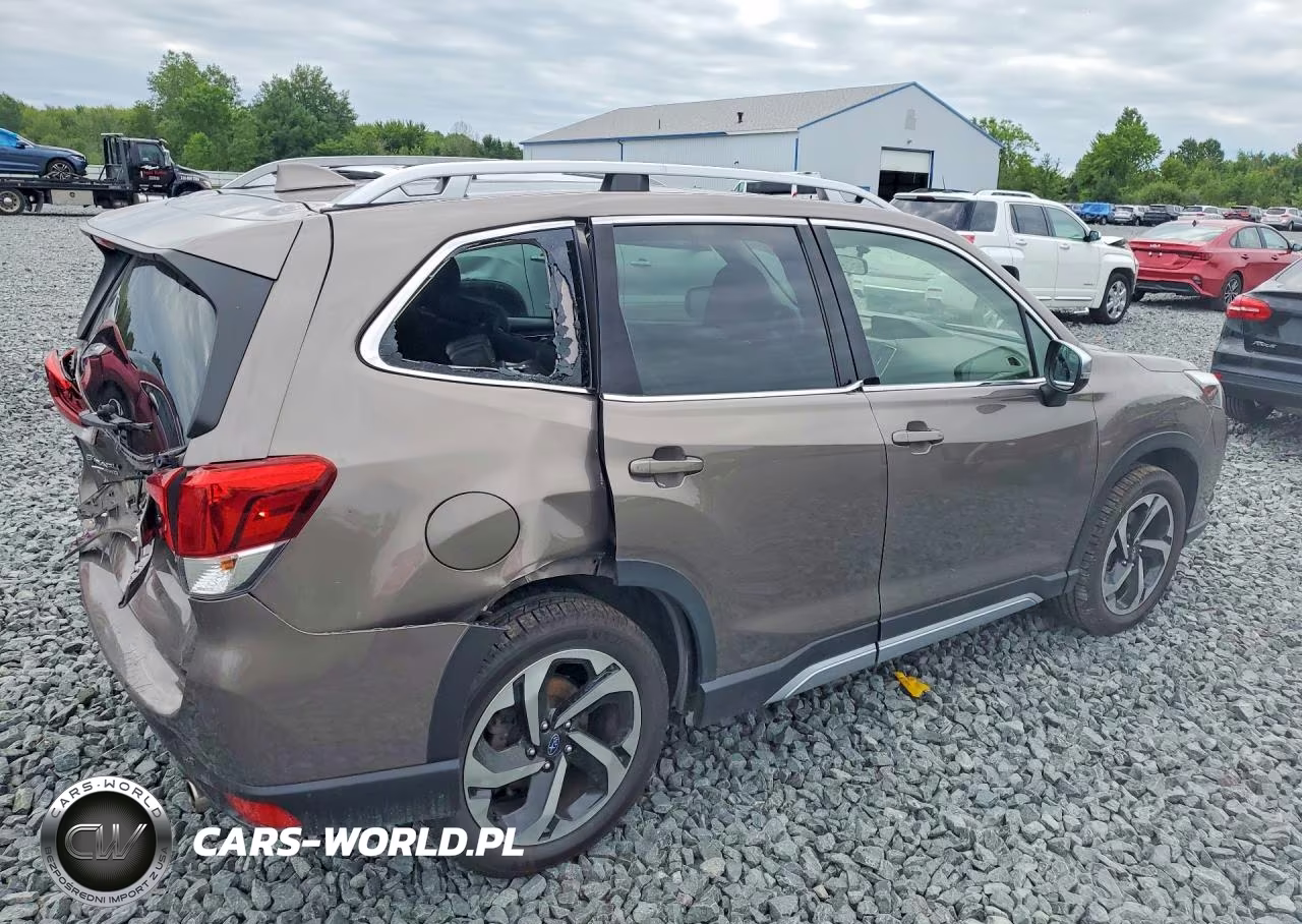 2022 Subaru Forester Touring VIN:JF2SKARC8NH405913 - 3
