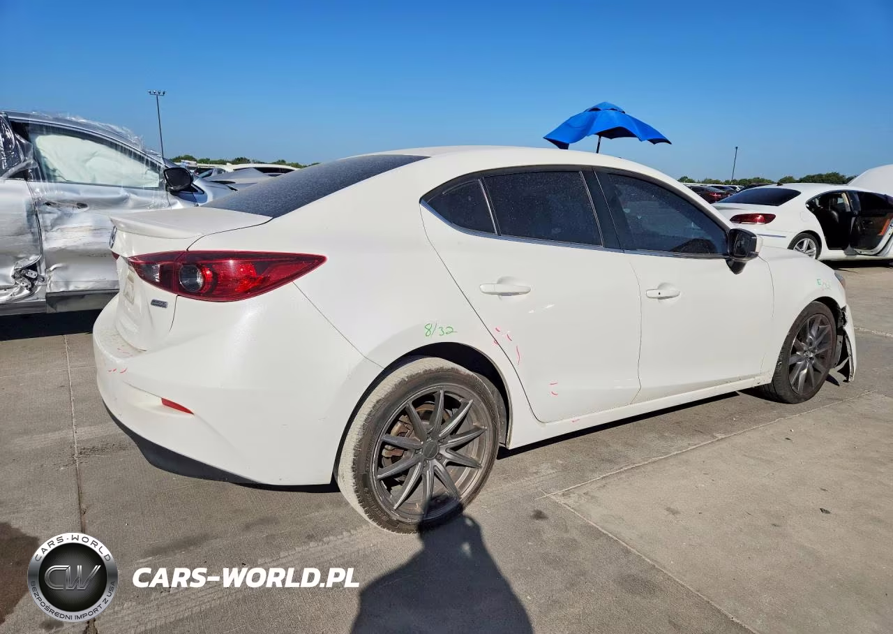 2018 Mazda 3 Touring VIN:3MZBN1V32JM183450 - 3