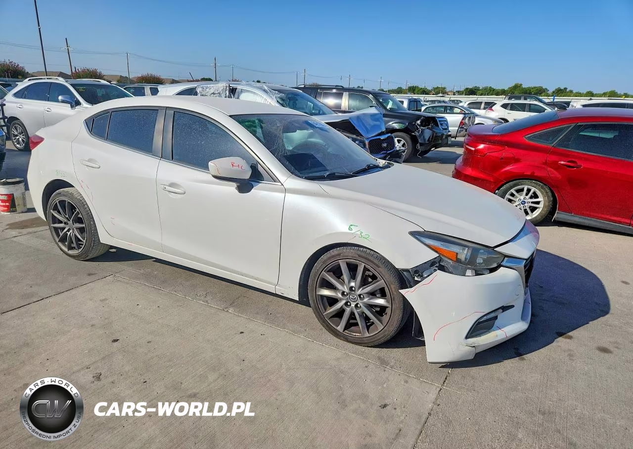 2018 Mazda 3 Touring VIN:3MZBN1V32JM183450 - 4