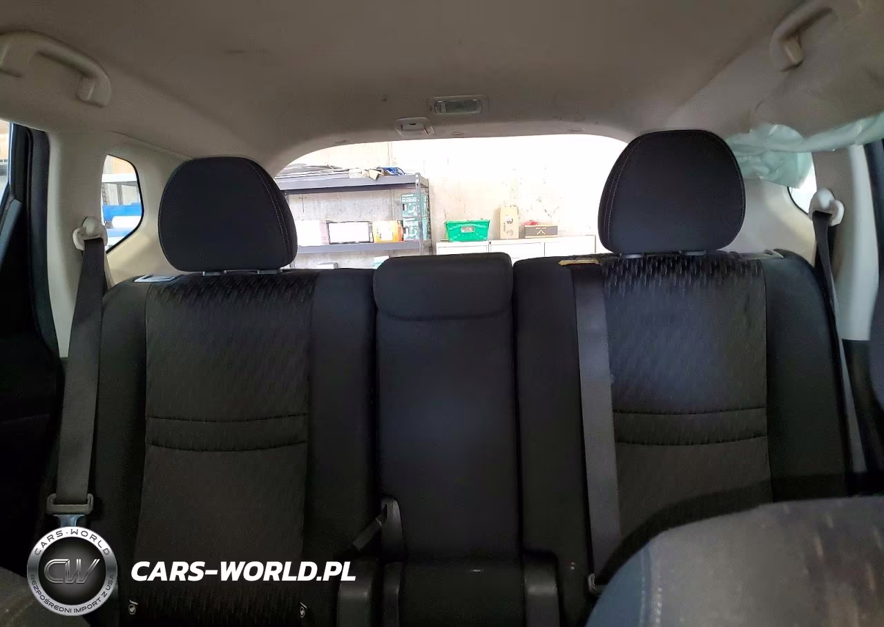 2018 Nissan Rogue S VIN:KNMAT2MV7JP586136 - 10