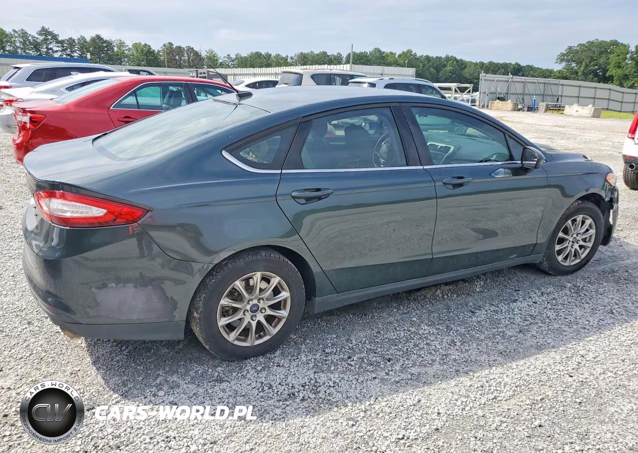 2015 Ford Fusion S VIN:1FA6P0G7XF5103825 - 3