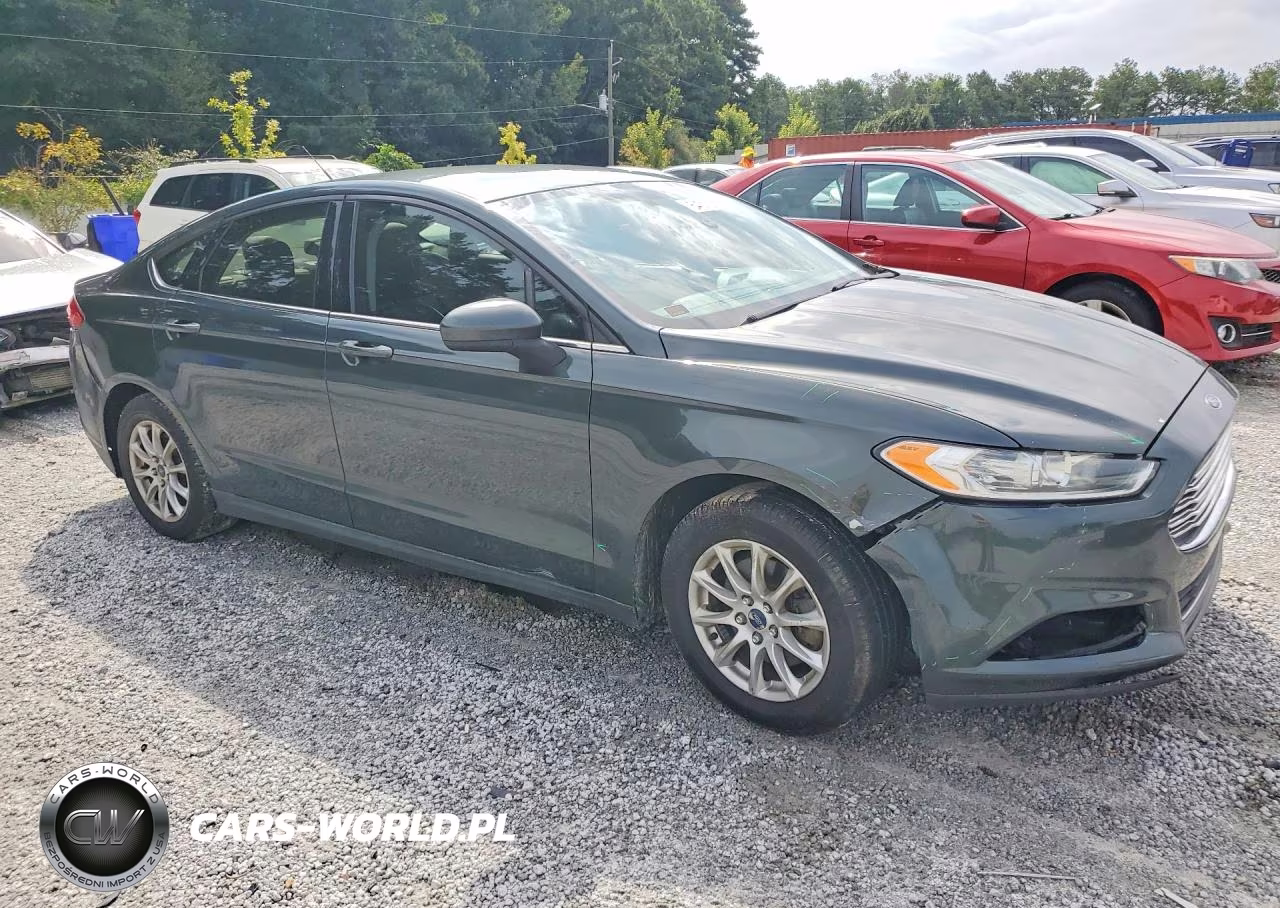 2015 Ford Fusion S VIN:1FA6P0G7XF5103825 - 4