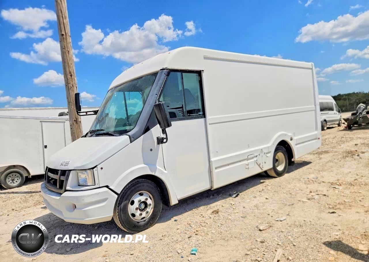 2016 Isuzu Reach Delivery Truck – zdjęcie 1 z 11