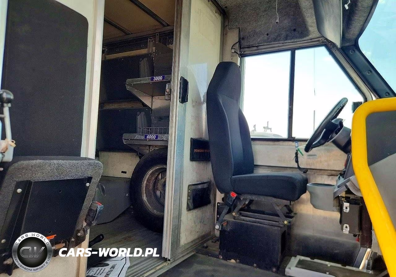 2016 Isuzu Reach Delivery Truck VIN:JALB4T170G7W01323 - 10