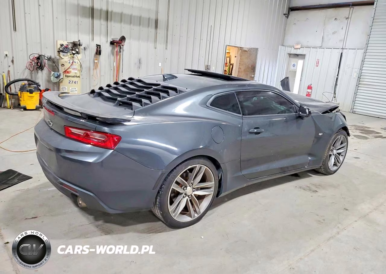 2018 Chevrolet Camaro Lt VIN:1G1FB1RS8J0131704 - 3
