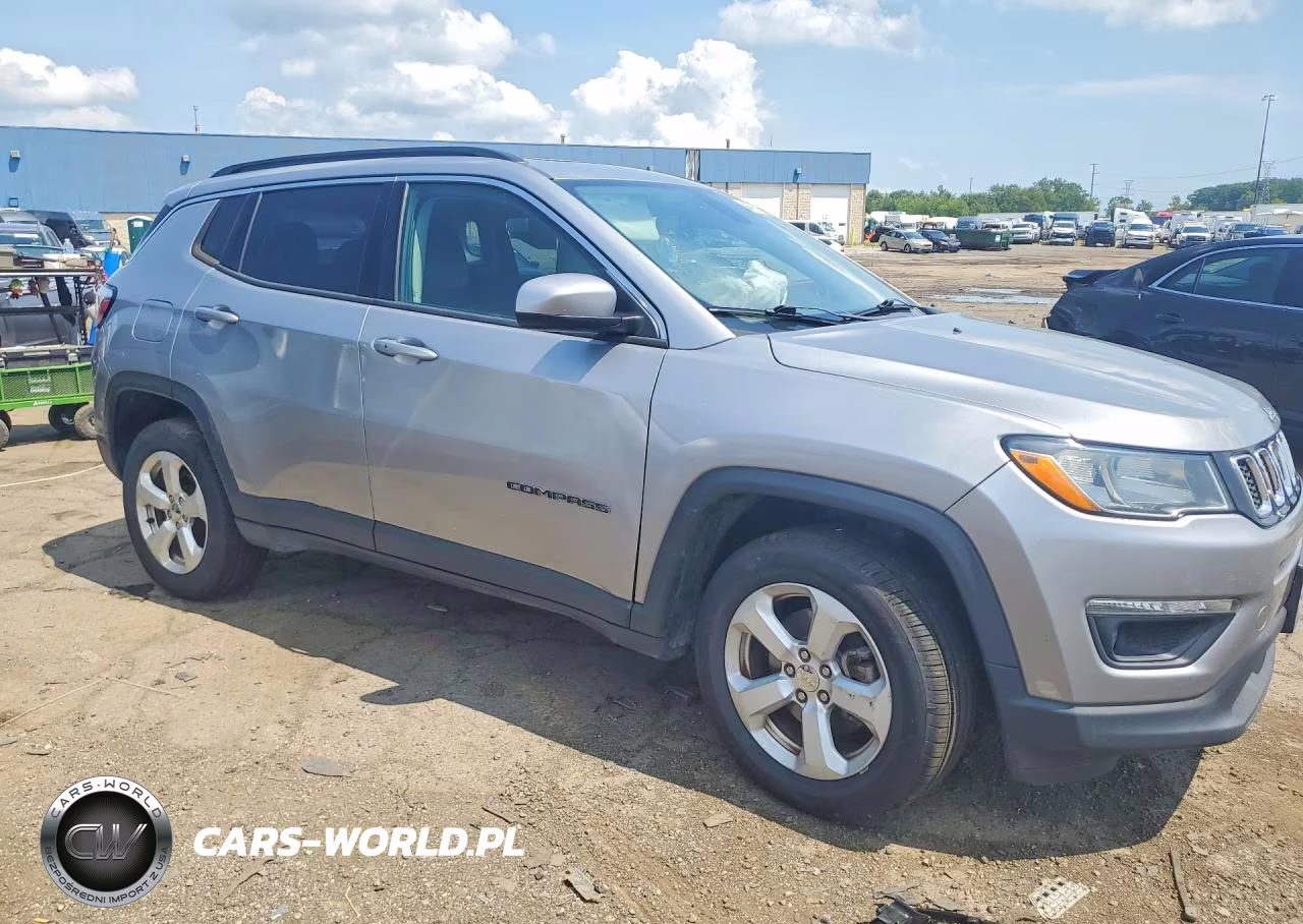 2018 Jeep Compass Latitude VIN:3C4NJDBB5JT483708 - 4