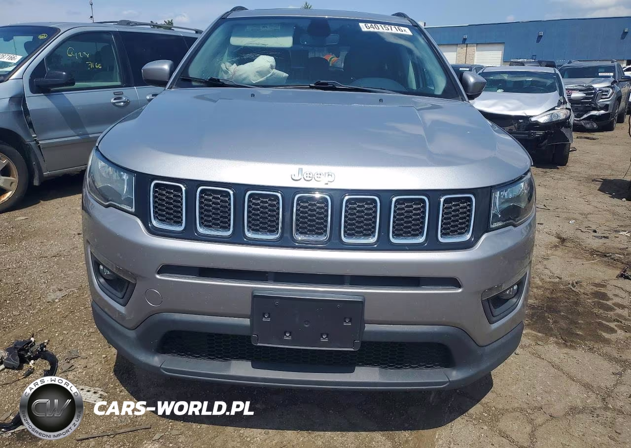 2018 Jeep Compass Latitude VIN:3C4NJDBB5JT483708 - 5