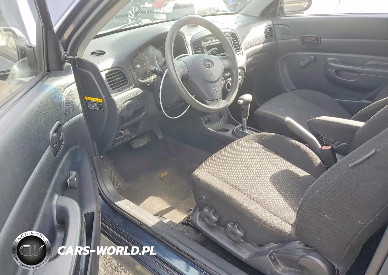 2008 Hyundai Accent Gs VIN:KMHCM36C58U095417 - 8