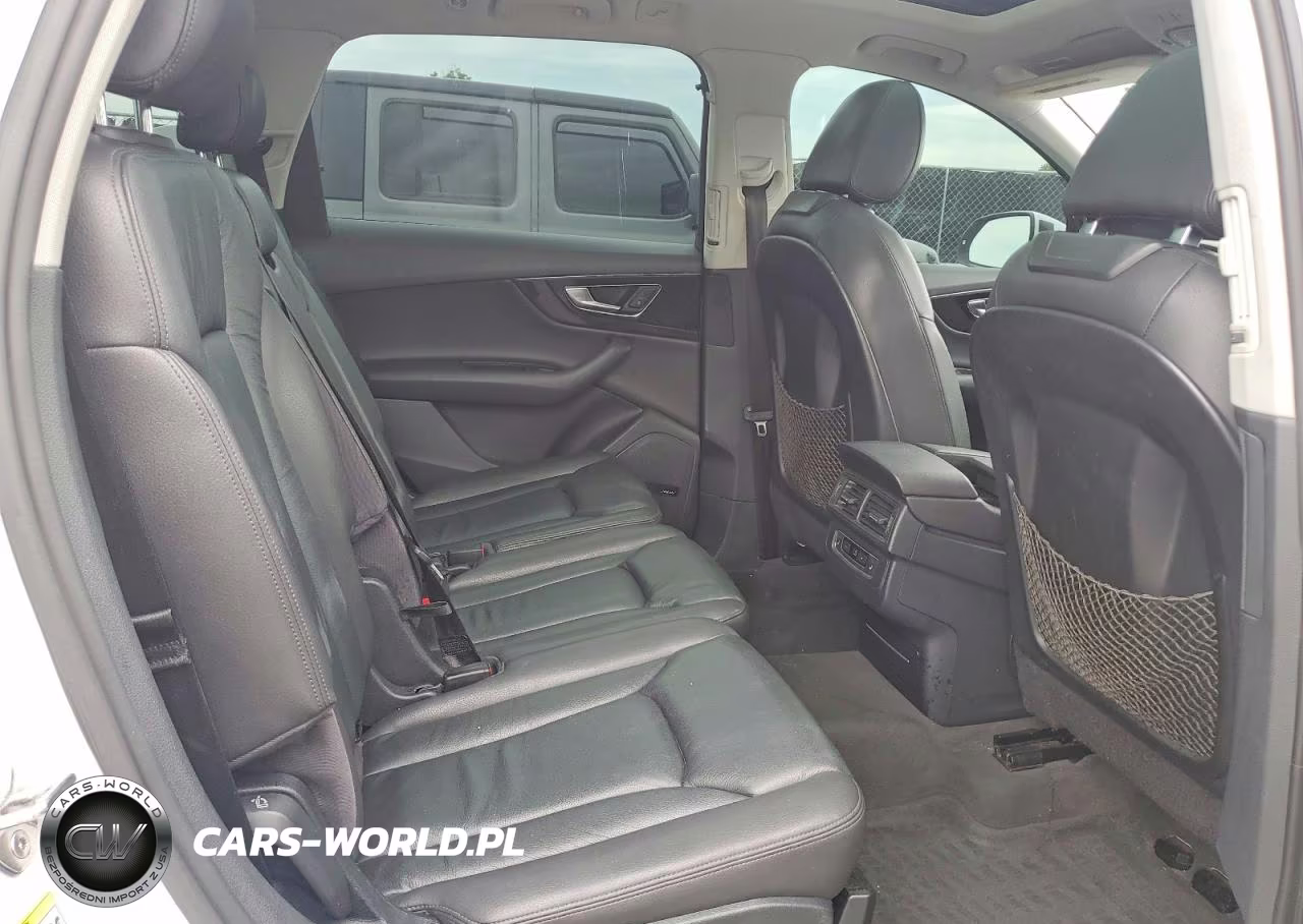 2017 Audi Q7 Premium Plus VIN:WA1LAAF70HD003497 - 11