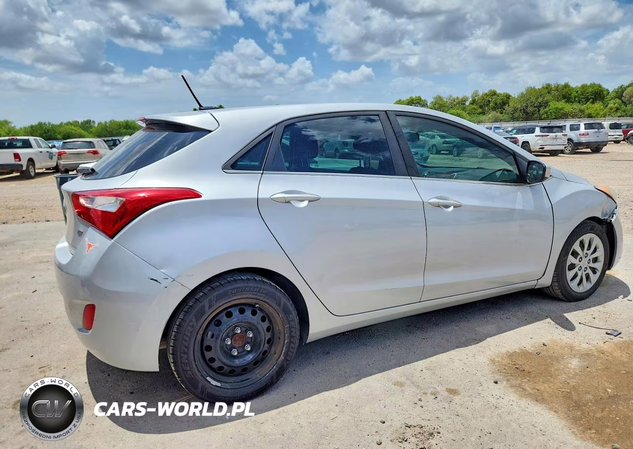 2017 Hyundai Elantra Gt Base VIN:KMHD35LH1HU368758 - 3