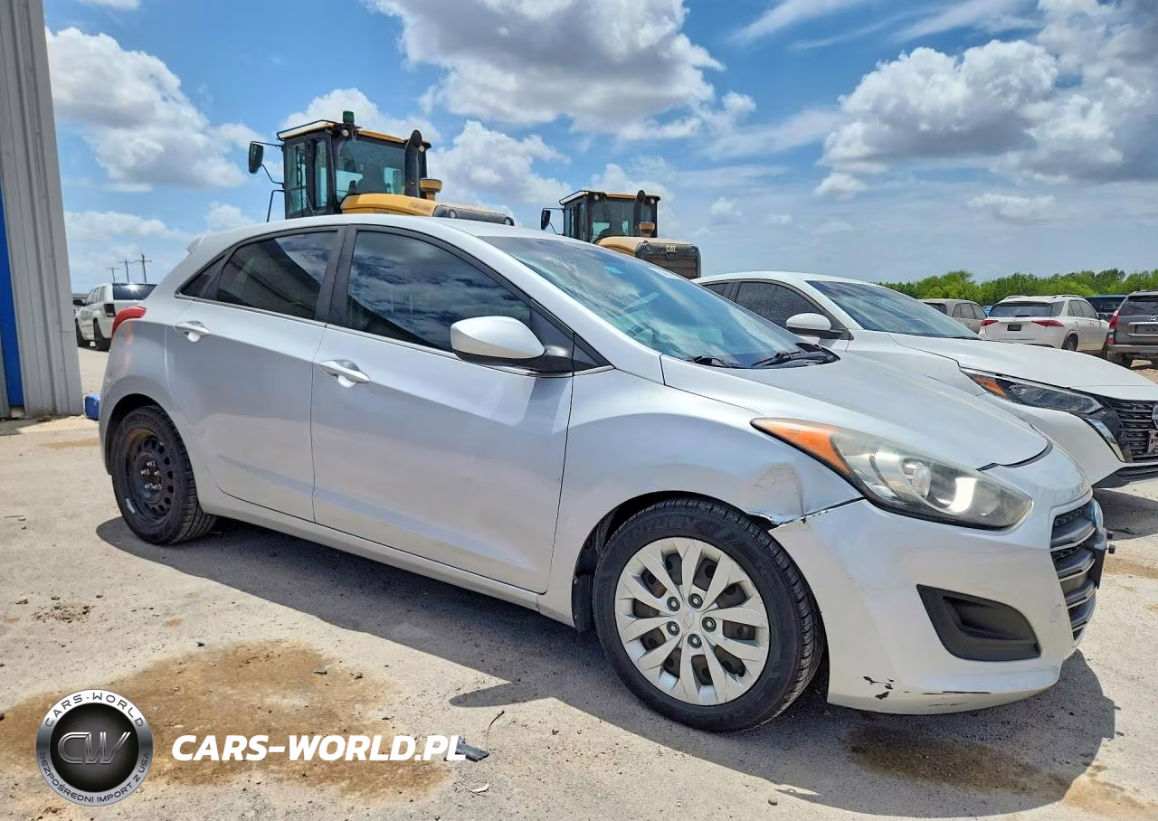 2017 Hyundai Elantra Gt Base VIN:KMHD35LH1HU368758 - 4