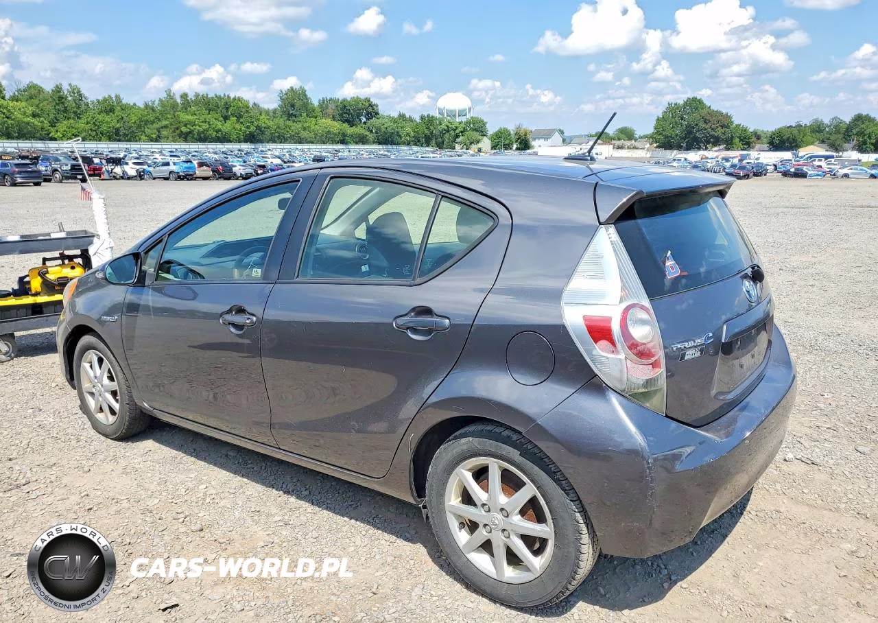 2013 Toyota Prius C VIN:JTDKDTB32D1050758 - 2