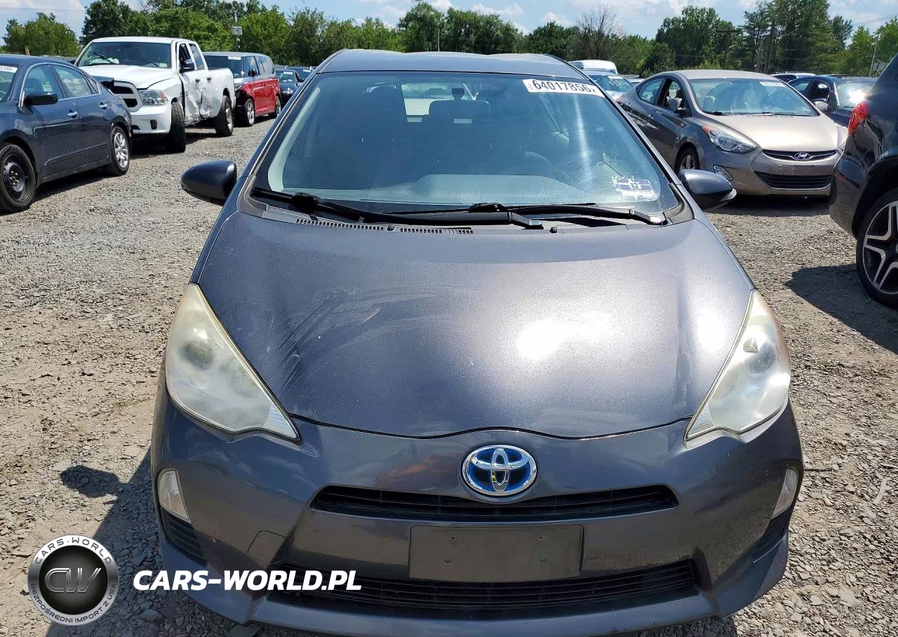 2013 Toyota Prius C VIN:JTDKDTB32D1050758 - 5