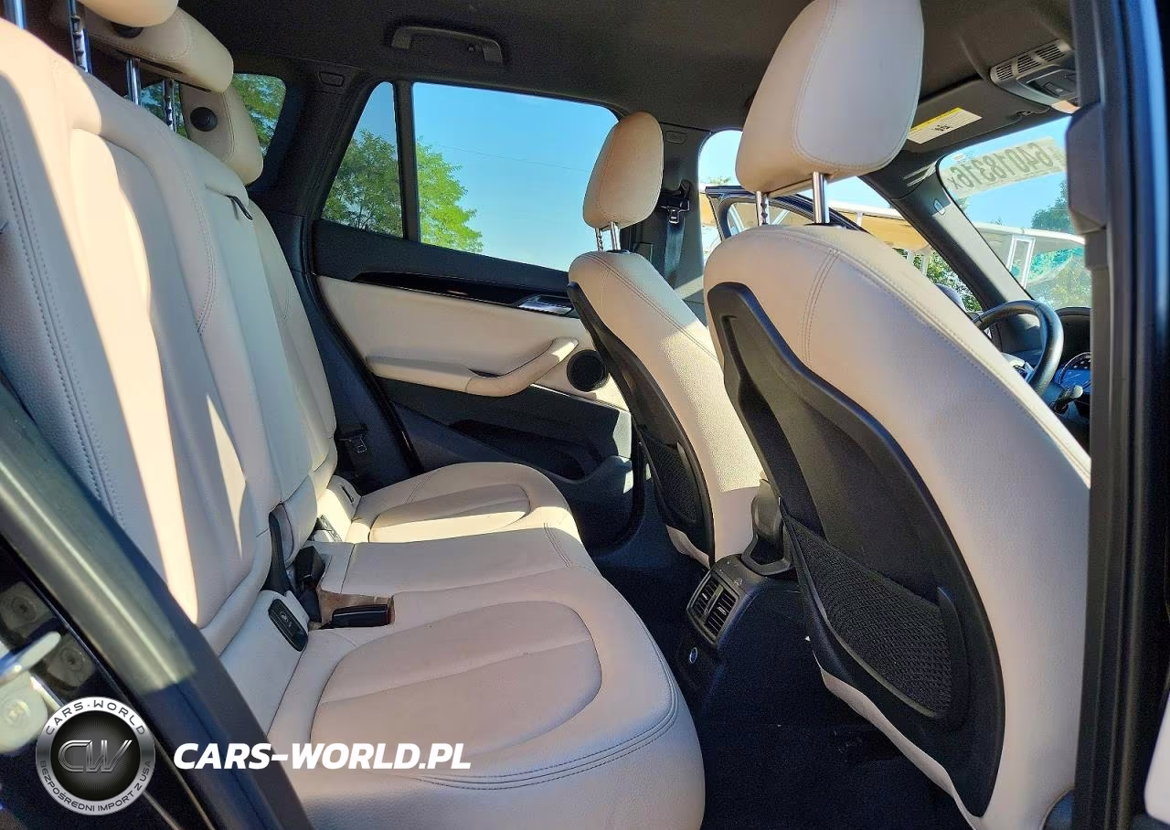 2018 BMW X1 xDrive28I VIN:WBXHT3C3XJ5L31452 - 10