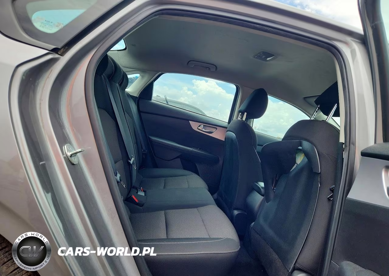 2023 Kia Forte Lxs VIN:3KPF24AD7PE663970 - 10