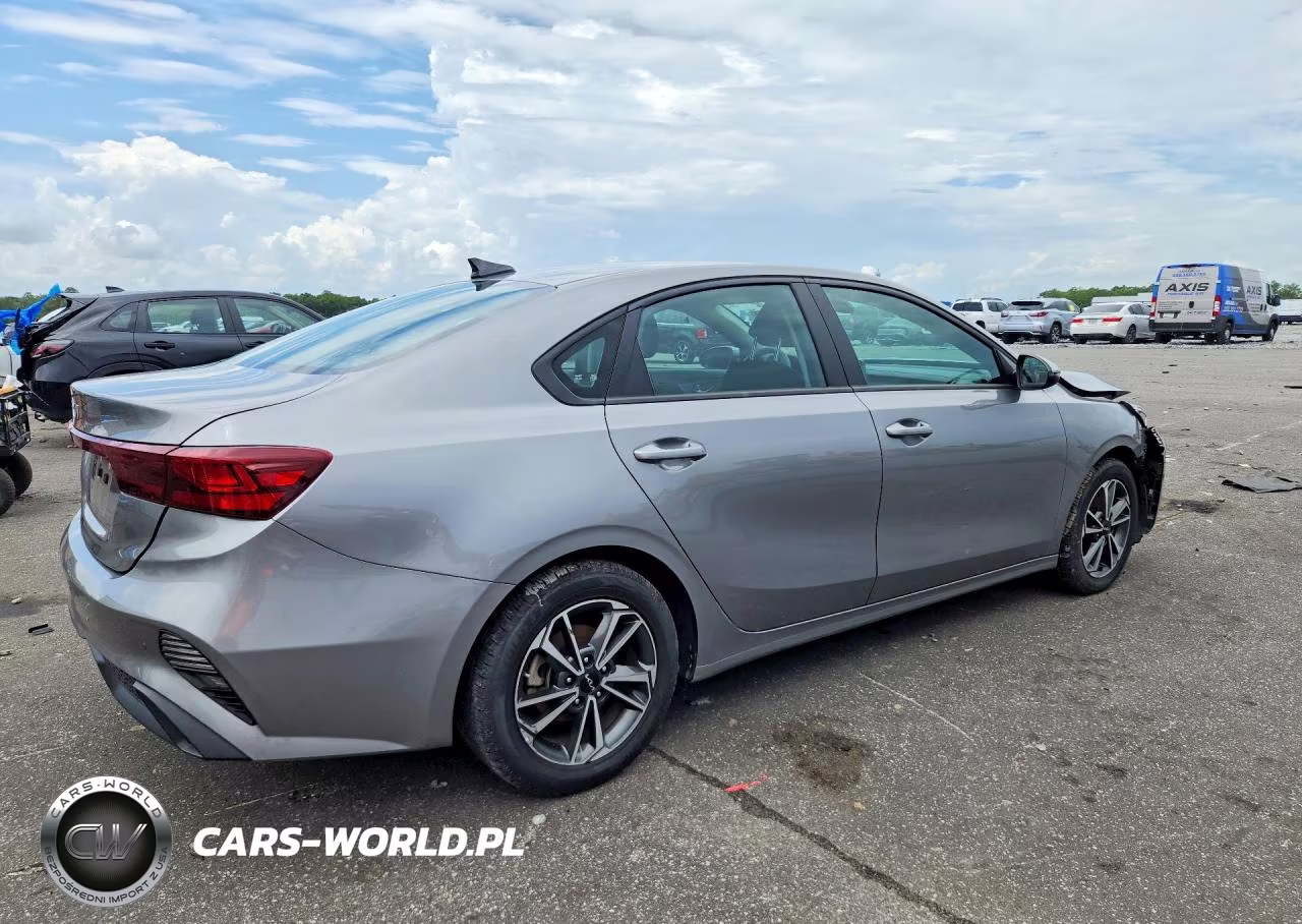 2023 Kia Forte Lxs VIN:3KPF24AD7PE663970 - 3