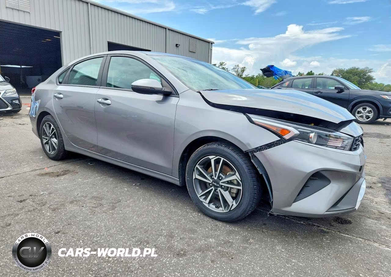 2023 Kia Forte Lxs VIN:3KPF24AD7PE663970 - 4