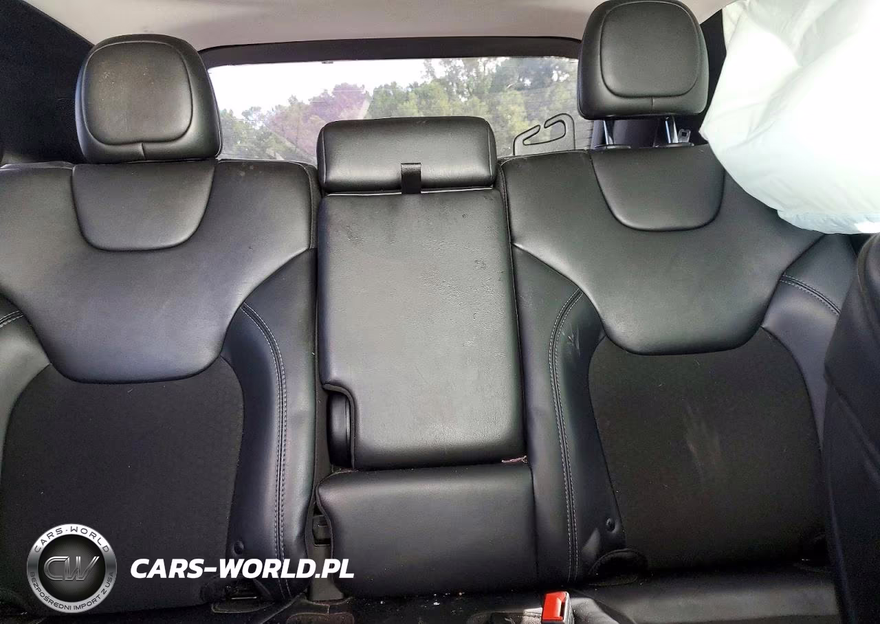 2019 Jeep Cherokee Latitude Plus VIN:1C4PJLLB0KD434232 - 10