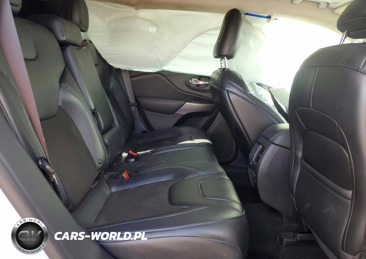 2019 Jeep Cherokee Latitude Plus VIN:1C4PJLLB0KD434232 - 11
