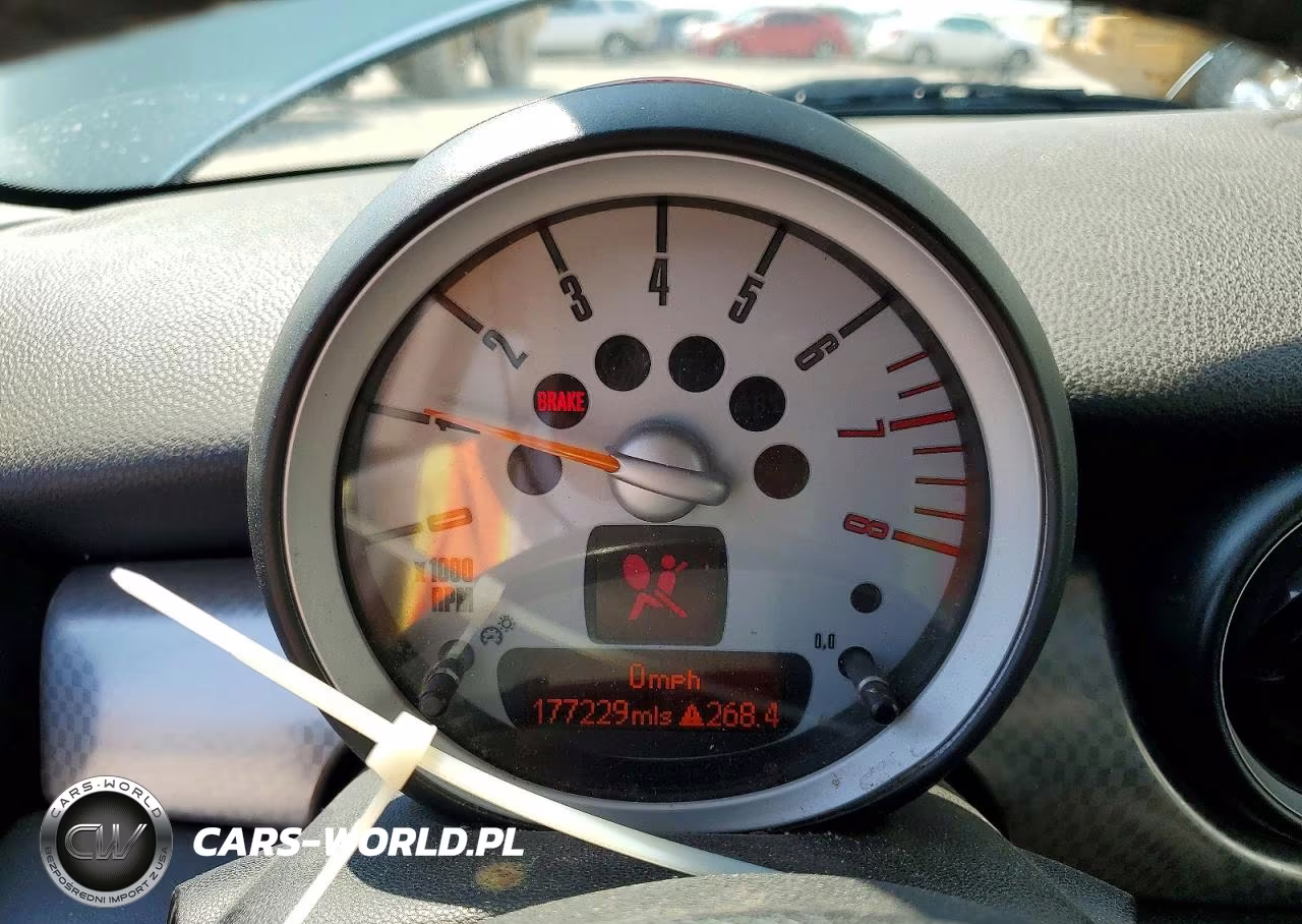 2009 Mini Cooper S VIN:WMWMF73569TT94340 - 9