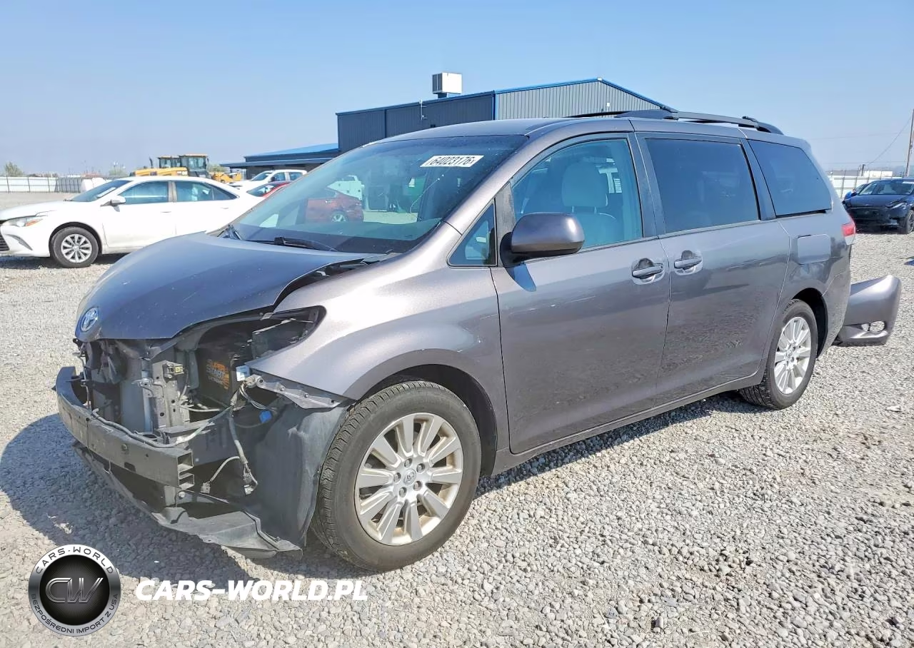 2013 Toyota Sienna Le – zdjęcie 1 z 14