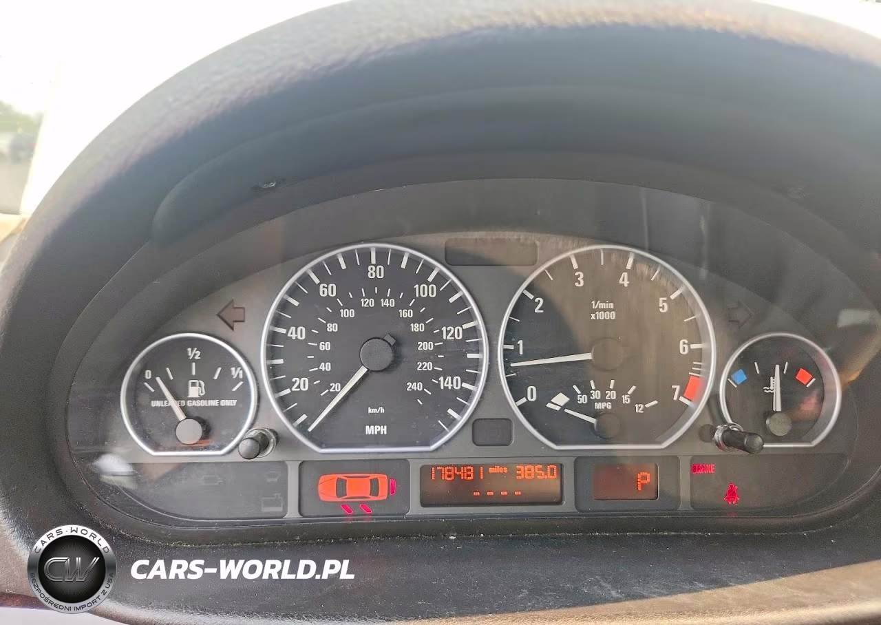 2005 BMW 330 Xi VIN:WBAEW53445PN39667 - 9