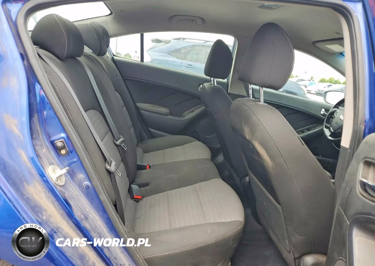 2018 Kia Forte S VIN:3KPFL4A71JE186743 - 10