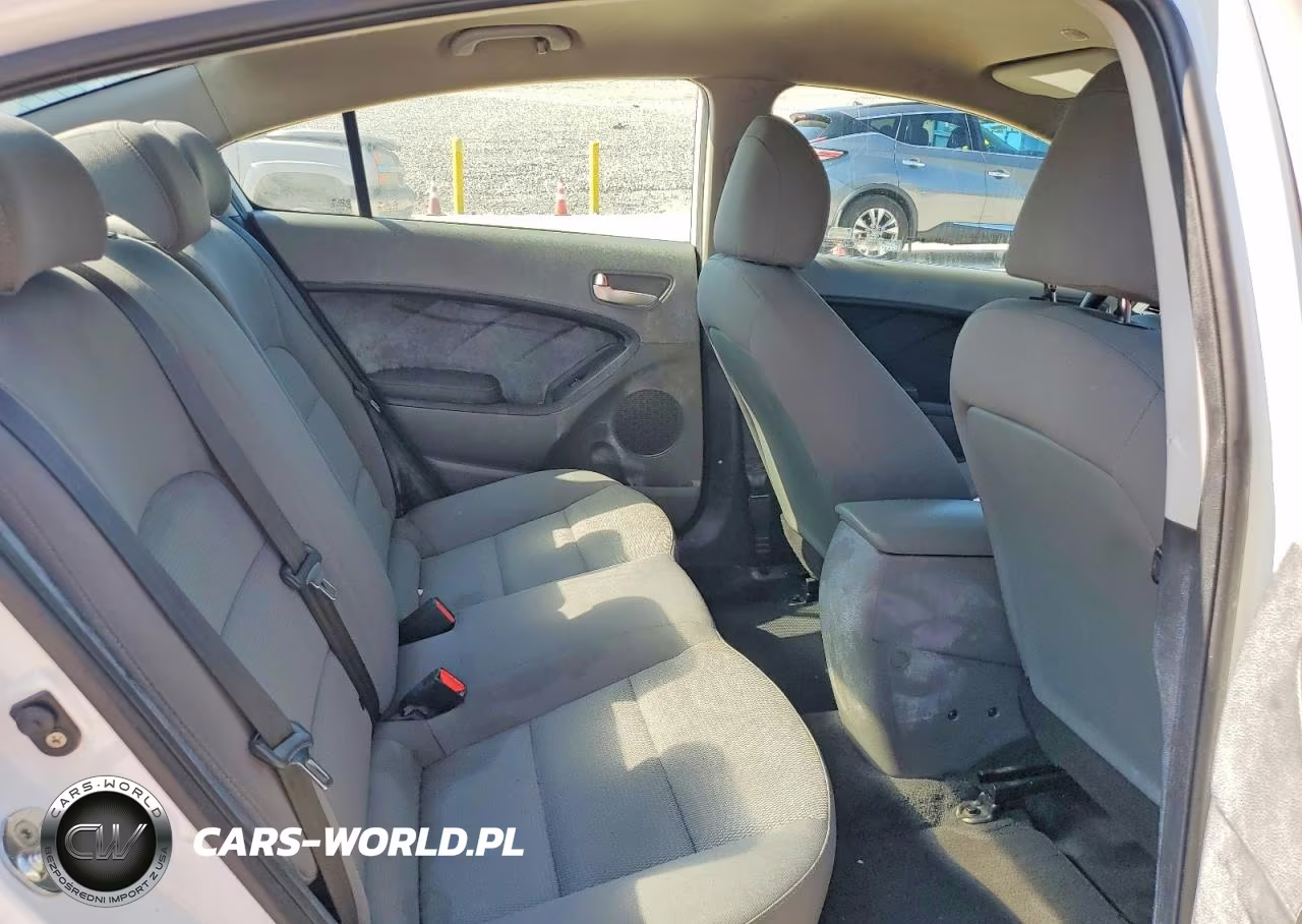 2018 Kia Forte Lx VIN:3KPFK4A78JE196236 - 10