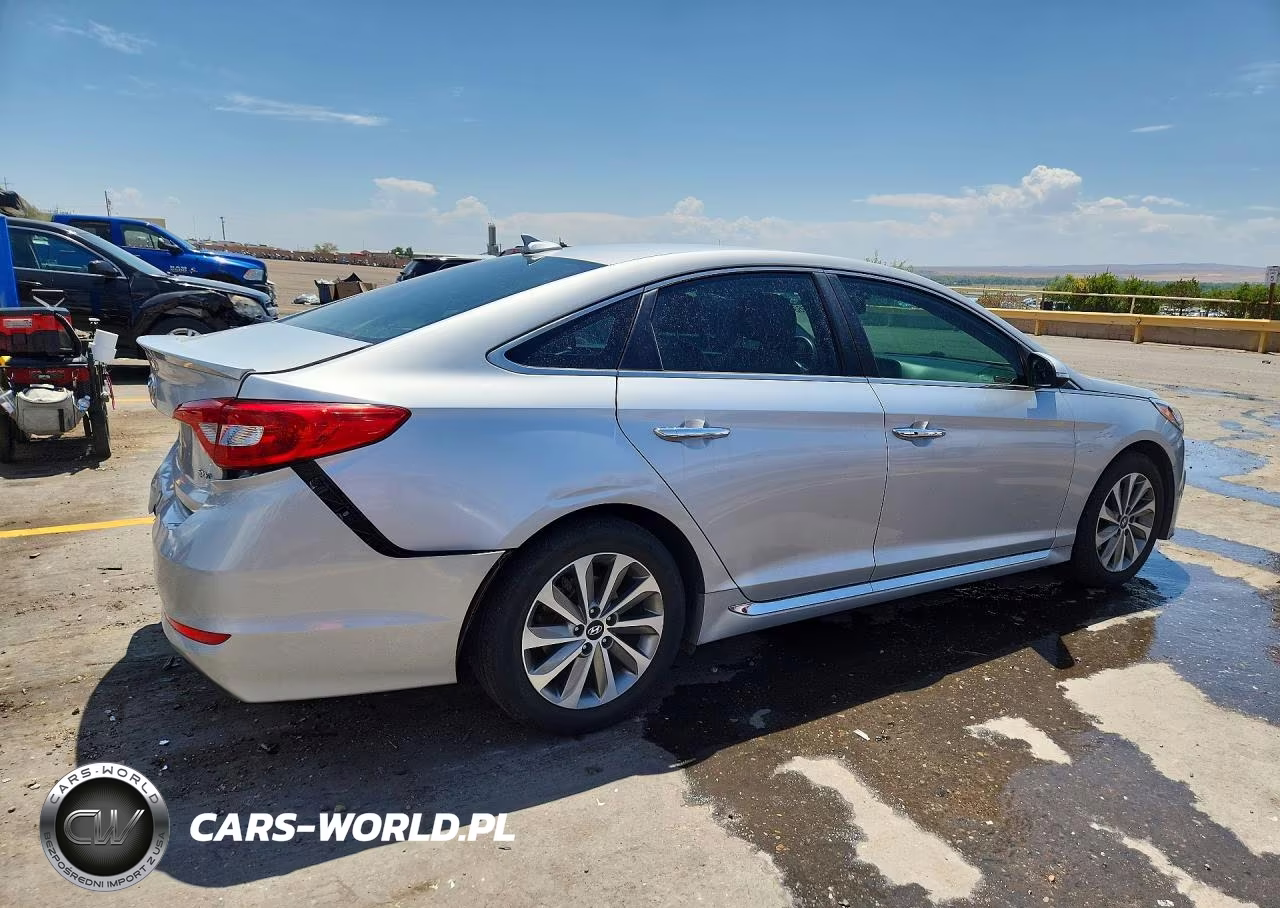 2015 Hyundai Sonata Sport VIN:5NPE34AF6FH220441 - 3