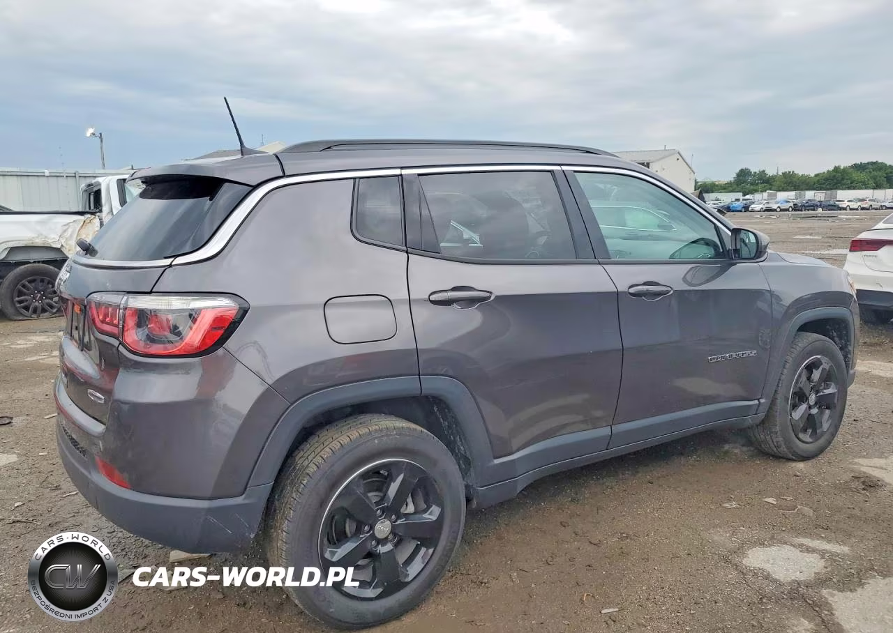 2020 Jeep Compass Latitude VIN:3C4NJDBB3LT165122 - 3