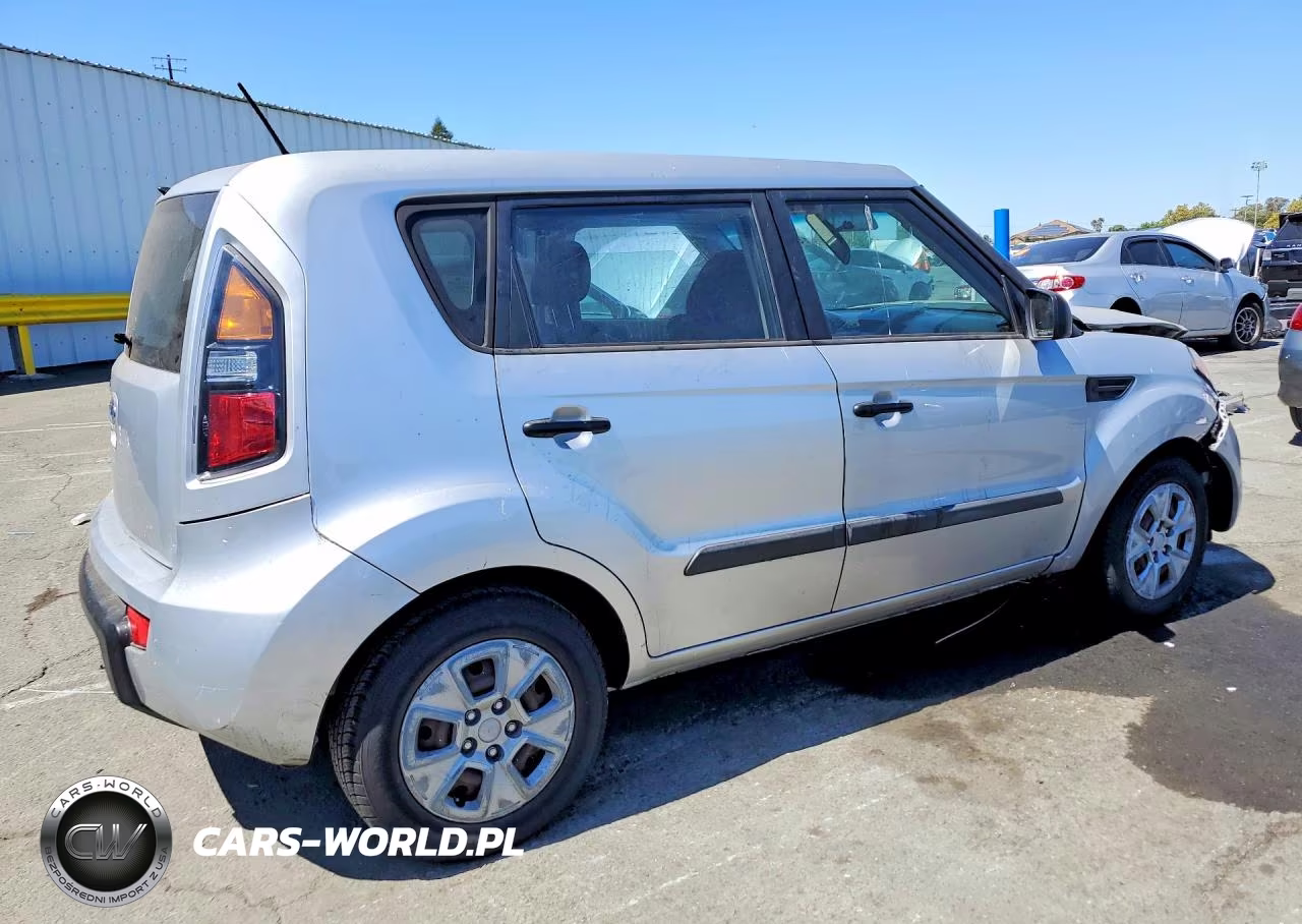 2011 Kia Soul Base VIN:KNDJT2A17B7347477 - 3