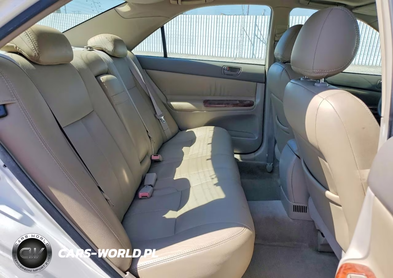 2004 Toyota Camry Le VIN:JTDBE32K540287626 - 10