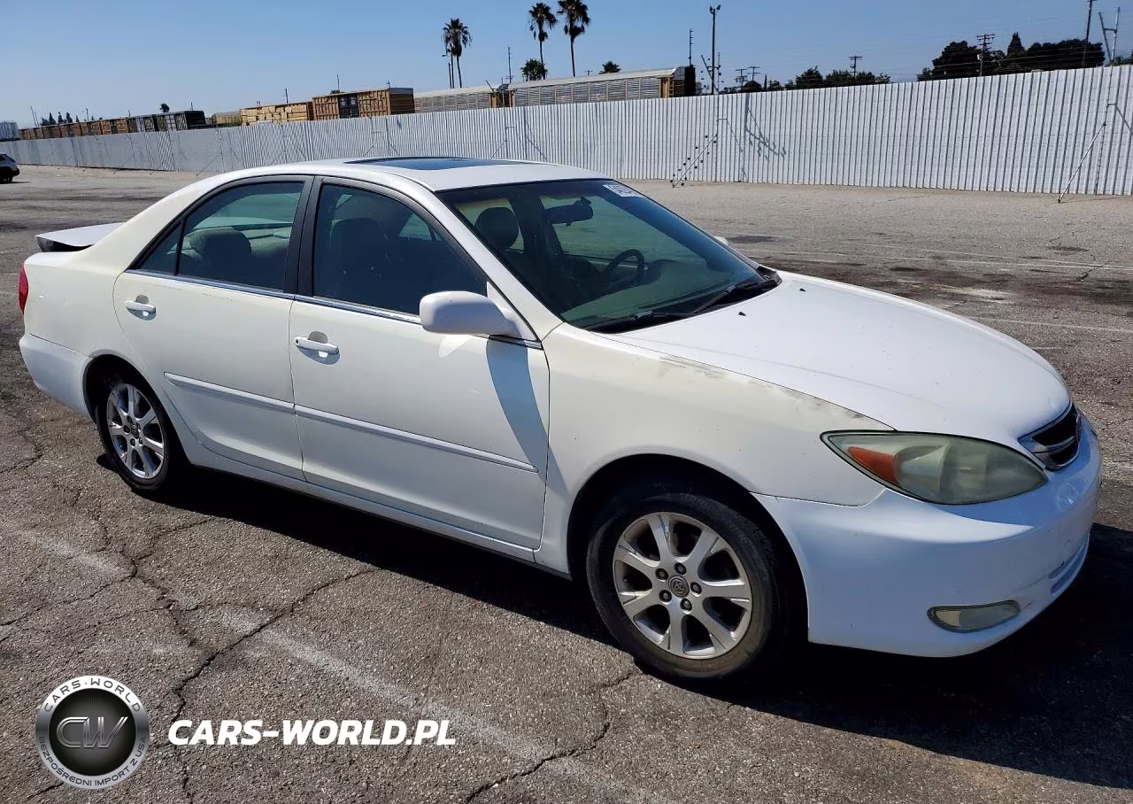 2004 Toyota Camry Le VIN:JTDBE32K540287626 - 4