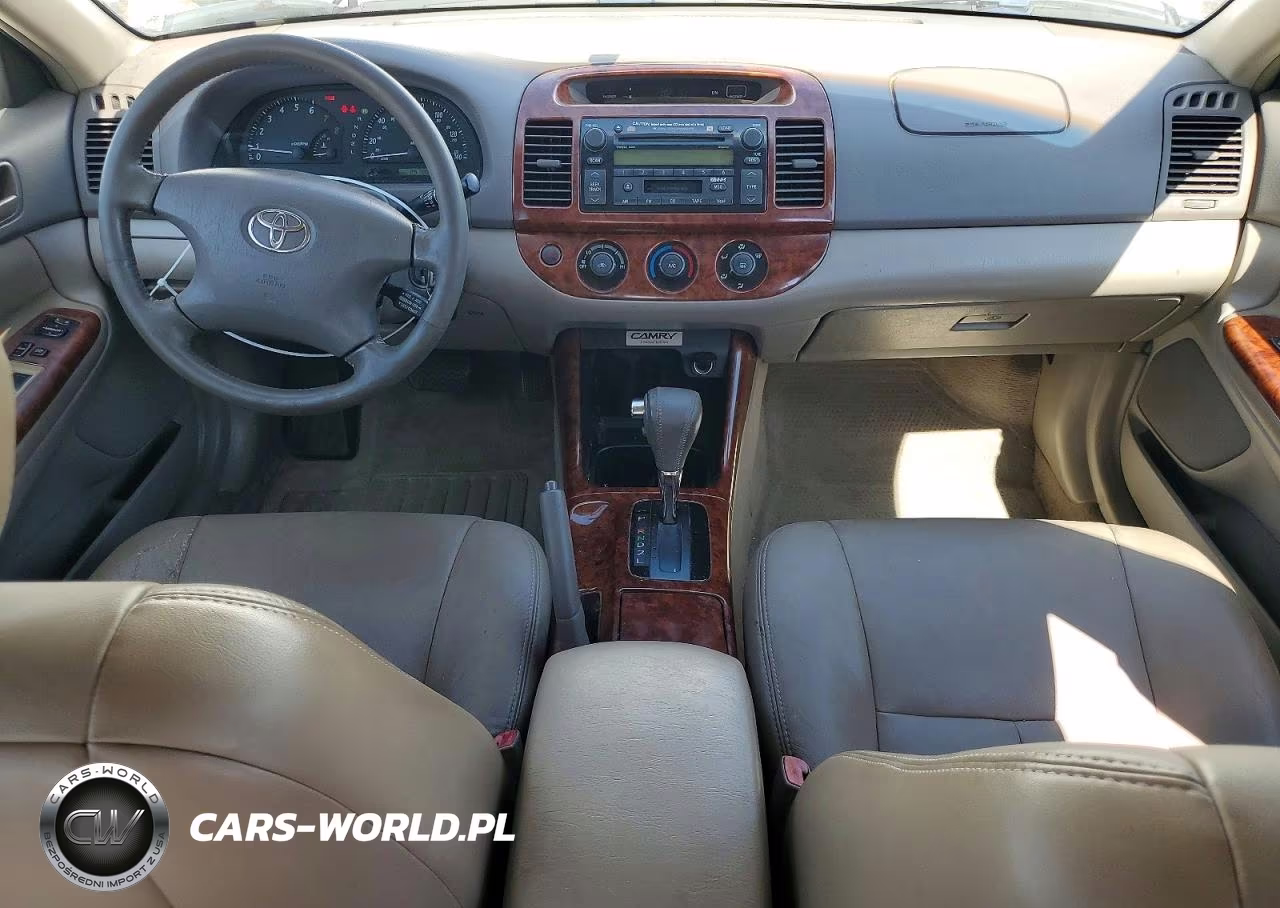 2004 Toyota Camry Le VIN:JTDBE32K540287626 - 8