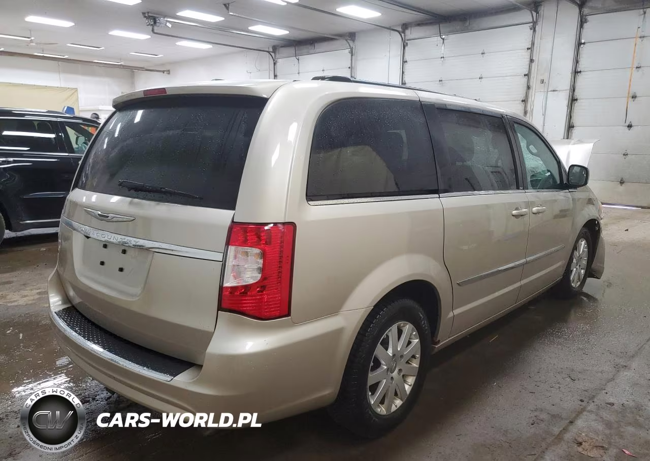 2013 Chrysler Town & Country Touring VIN:2C4RC1BG8DR677193 - 3
