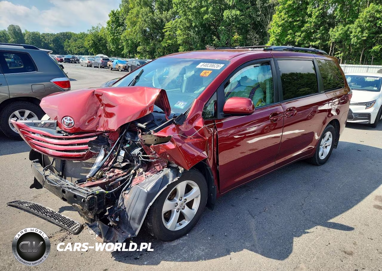 2017 Toyota Sienna Le – zdjęcie 1 z 14