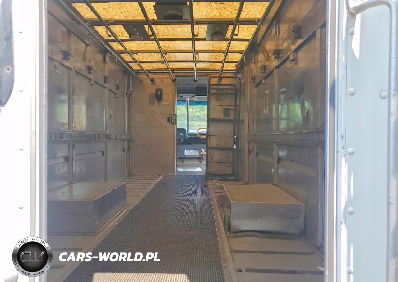 2004 Freightliner Mt45 Chassis Delivery Truck VIN:4UZAANCP34CM43380 - 10