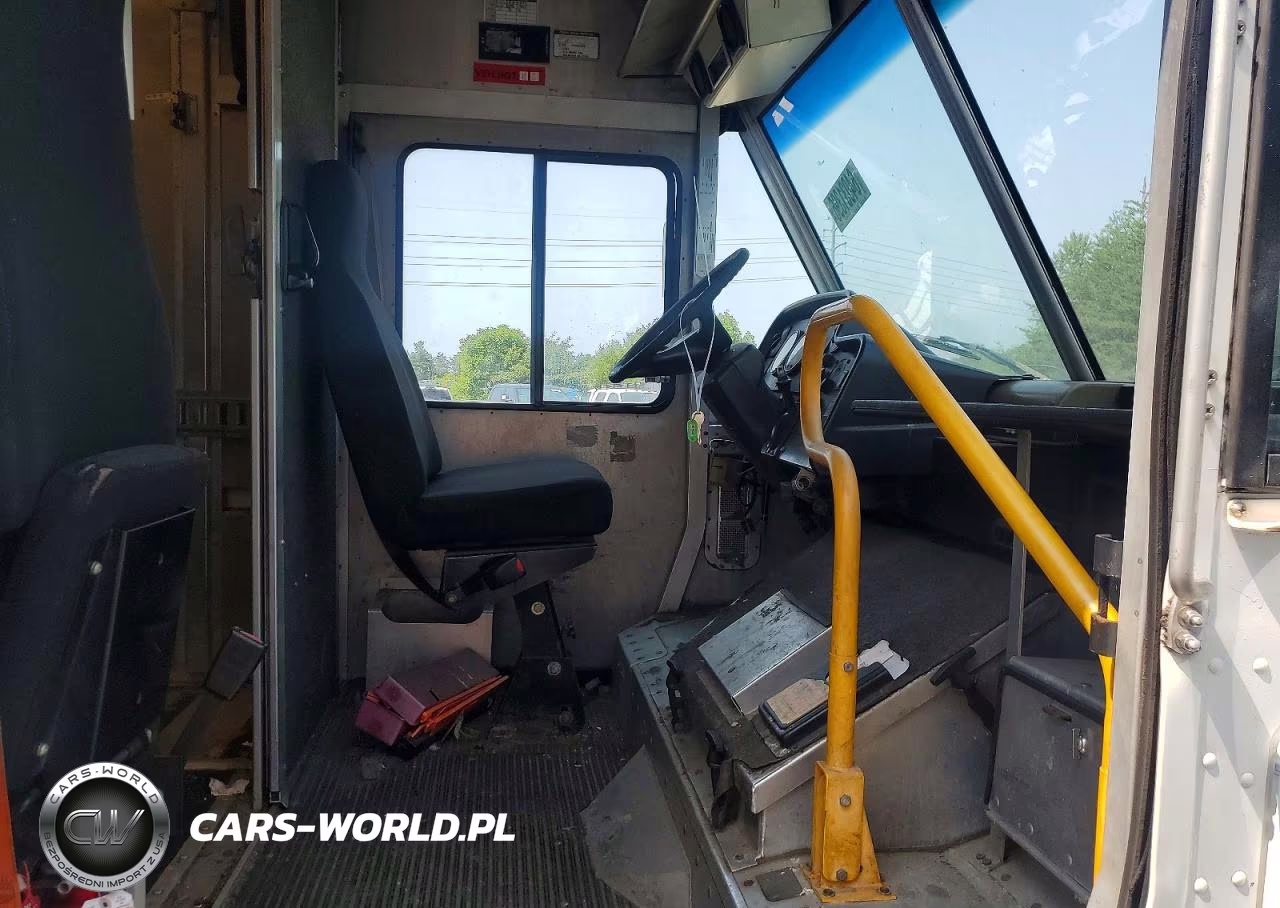 2004 Freightliner Mt45 Chassis Delivery Truck VIN:4UZAANCP34CM43380 - 7