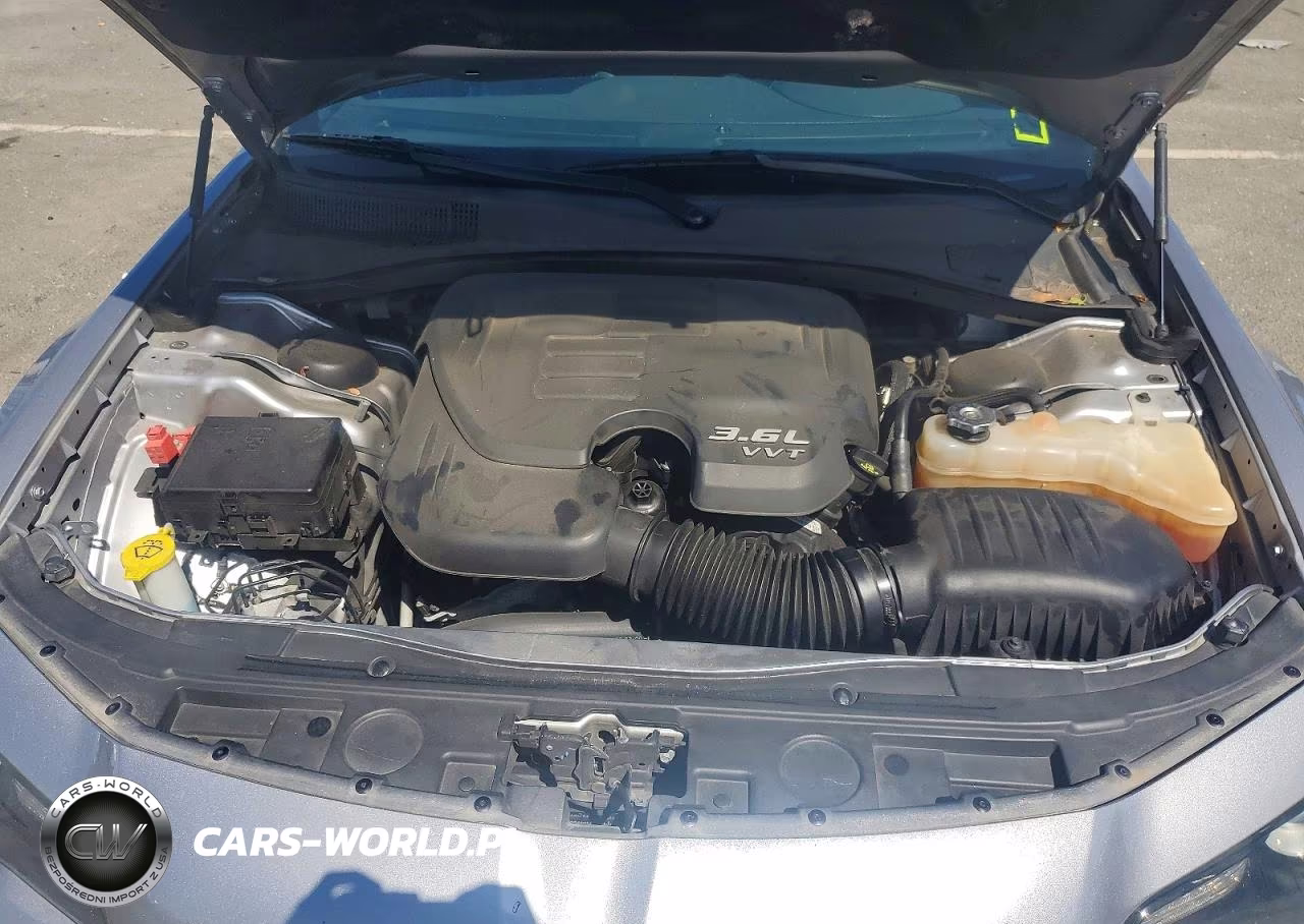 2018 Chrysler 300 S VIN:2C3CCABG4JH266661 - 11